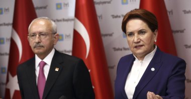CHP Chairperson Kemal Kılıçdaroğlu (L) and IP Chairperson Meral Aksener (R) speak to the media in the Turkish capital, Ankara, Turkey, April 8, 2019. (AP File Photo)