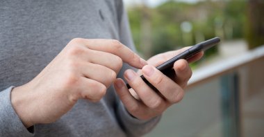 A man holds a phone in Turkey's southern town of Alanya, Turkey, March 23, 2020. (Shutterstock Photo)