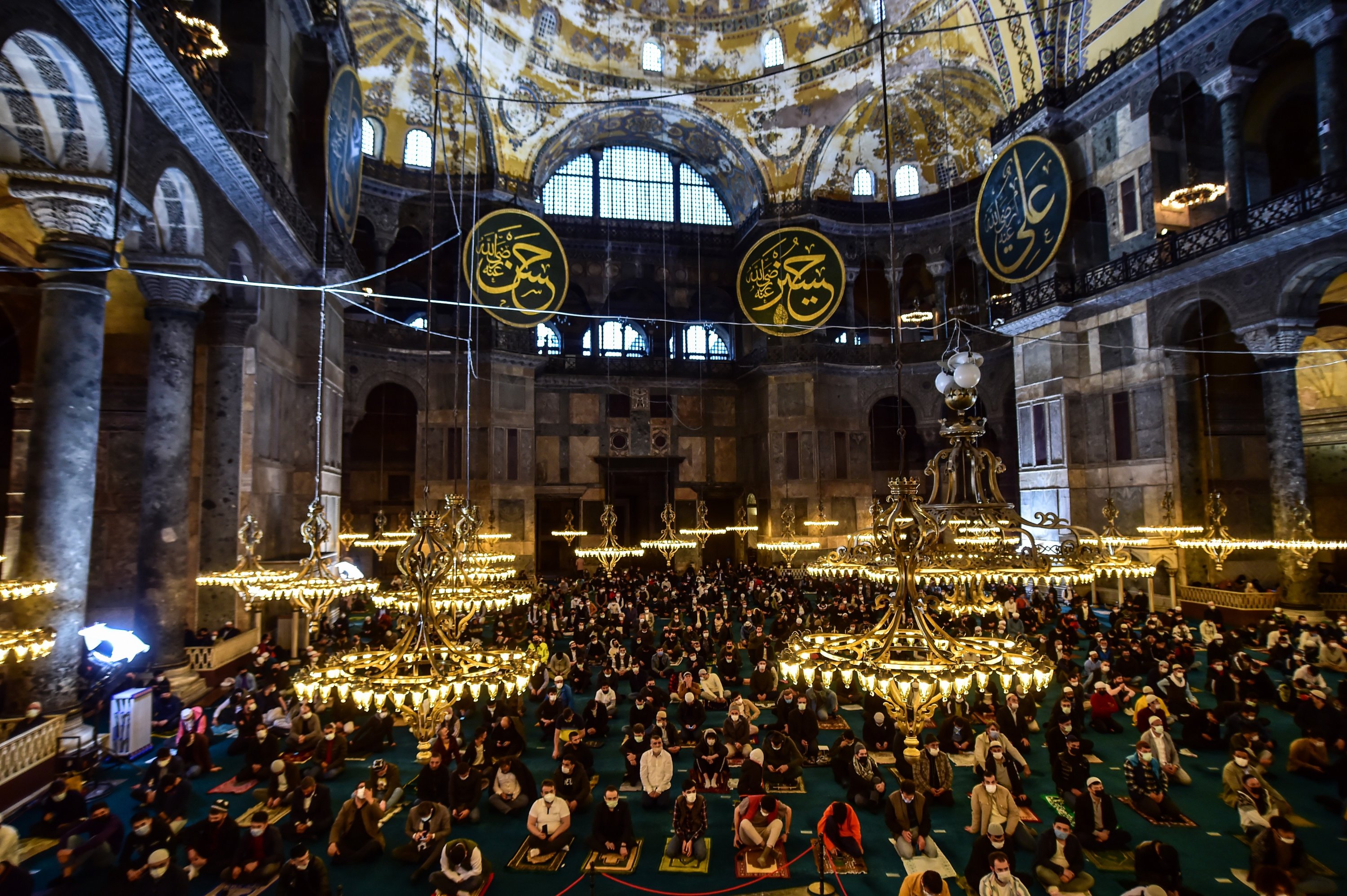 Muslims Eid at Istanbul's Hagia Sophia in 1st prayer in decades