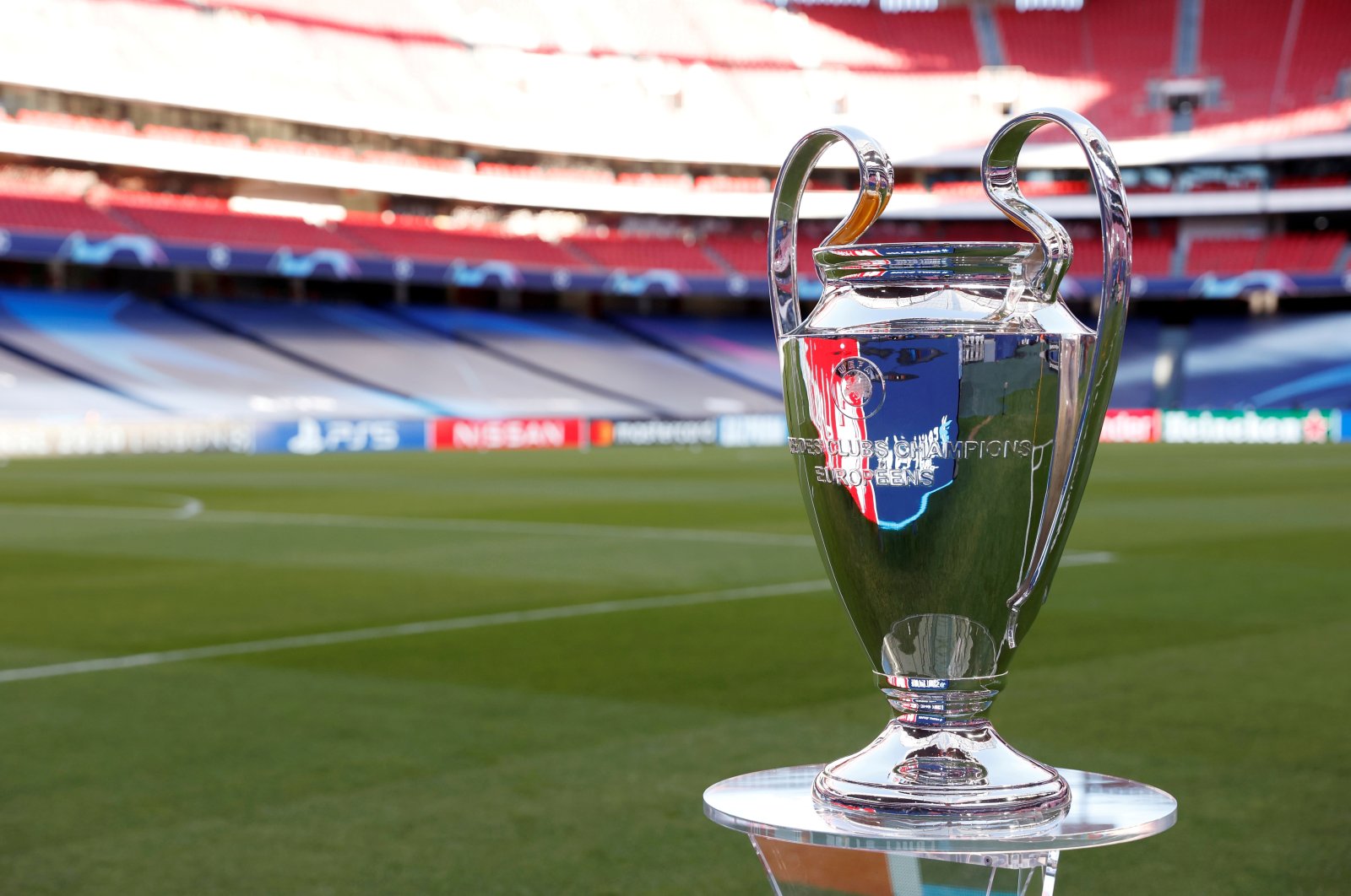 The Champions League trophy is seen at the Estadio da Luz, Lisbon, Portugal, Aug. 23, 2020. (Reuters Photo)