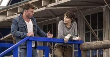 Director Taylor Sheridan (L) talks with Angelina Jolie on the set of "Those Who Wish Me Dead." (Warner Bros. Entertainment via AP)