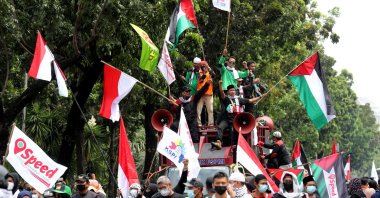 Indonesian workers wave the flags of Indonesia, Palestine and of Indonesian union confederations during a demonstration in Jakarta, Indonesia, May 18, 2021. (EPA Photo)