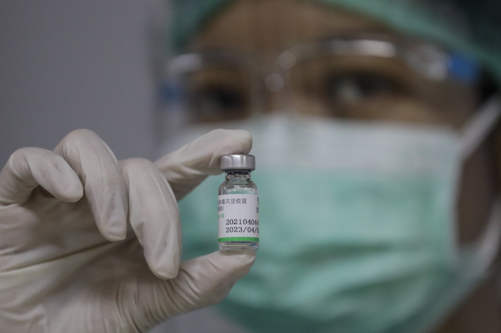 A health care worker shows a Sinopharm COVID-19 vaccine vial during the first day of a private vaccination drive for workers at Indah Kiat Pulp and Paper Company, part of Sinar Mas Group in Tangerang, outskirt of Jakarta, Indonesia, May 18, 2021. (EPA Photo)