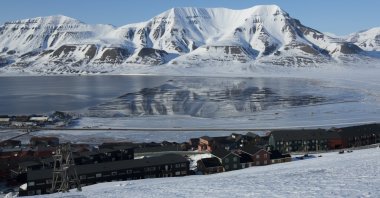 A still shot from "Longyearbyen, a Bipolar City" by Manuel Deiller and Nina Ardoin.