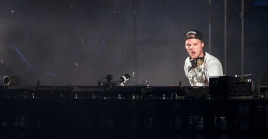 Swedish musician, DJ, remixer and record producer Avicii performs at the Summerburst music festival at Ullevi stadium in Gothenburg, Sweden May 30, 2015. (REUTERS Photo)