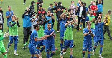 Altay players celebrate their victory against Istanbulspor following TFF 1. Lig playoff semifinal match in Istanbul, Turkey, May 23, 2021. (AA Photo)