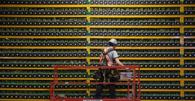 A technician inspects a bitcoin mine at Bitfarms in Saint Hyacinthe, Quebec, Canada, March 19, 2018. (AFP Photo)