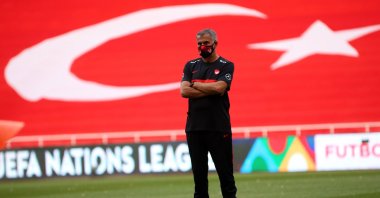 Turkish national team coach Şenol Güneş oversees a training session in Izmir, southwestern Turkey, May 14, 2021. (IHA Photo)
