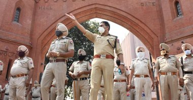 Police personnel stands guard along a street during the weekend lockdown imposed by the state government as a preventive measure against the spread of COVID-19 in Amritsar, Punjab, India, May 8, 2021. (AFP)