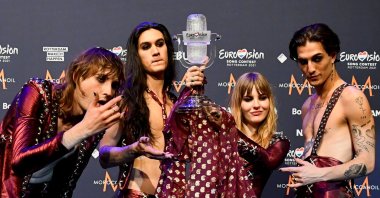 Maneskin of Italy pose with the trophy following a news conference after winning the 2021 Eurovision Song Contest, in Rotterdam, Netherlands, May 23, 2021. (REUTERS Photo) 