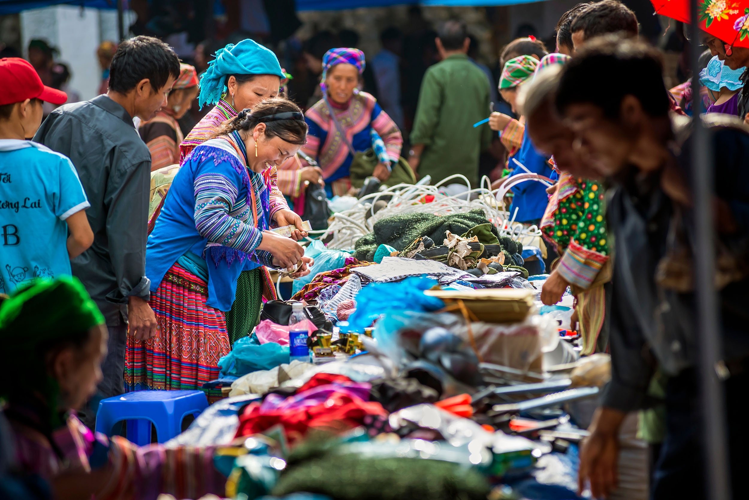 Hmong minority people can be seen trading colorful clothes and fabrics at the largest local sunday market in Bac Ha, Lao Cai province, northwestern Vietnam, Sept. 14, 2014. (Shutterstock Photo)