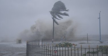 Heavy winds and sea waves hit the shore at Digha beach on the Bay of Bengal coast as Cyclone Yaas intensifies in West Bengal state, India, May 26, 2021. (AP Photo)