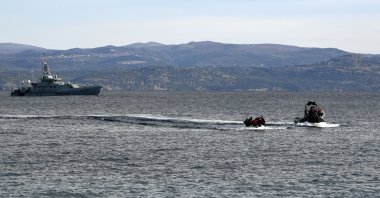 After crossing the Aegean sea from Turkey, refugees and migrants arrive in a dinghy accompanied by Frontex vessels at the village of Skala Sikaminias, on the island of Lesbos, Greece, Feb. 28, 2020. (AP Photo)