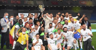 Altay players celebrate with the trophy after securing promotion to the Turkish Süper at the Atatürk Olympic Stadium in Istanbul, Turkey, May 26, 2021. (DHA Photo)