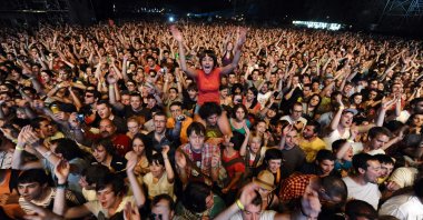 Festival-goers cheer during a concert at the EXIT music festival near Novi Sad, Serbia, July 7, 2011. (AFP File Photo)