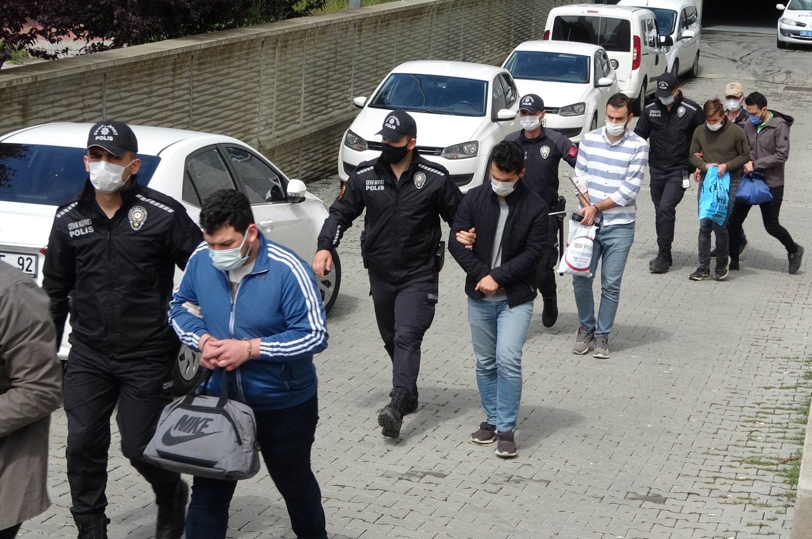 Police officers escort FETÖ suspects to the courthouse, in Samsun, northern Turkey, May 24, 2021. (İHA PHOTO) 
