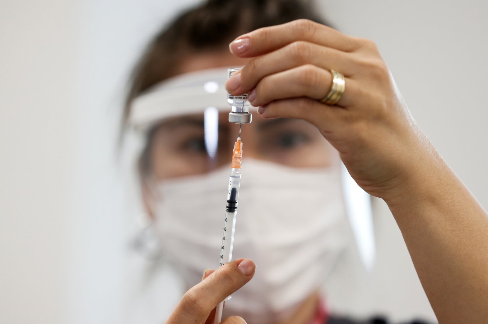 A nurse prepares a dose of the Pfizer-BioNTech COVID-19 vaccine at Ankara City Hospital in Ankara, Turkey, April 2, 2021. (Reuters Photo)