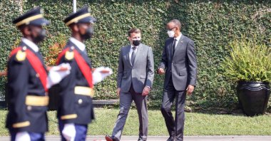 Rwandan President Paul Kagame (R) receives French President Emmanuel Macron at the Presidential Palace in Kigali, Rwanda, May 27, 2021. (AFP Photo)