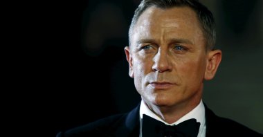 Daniel Craig poses for photographers as he attends the world premiere of the new James Bond 007 film "Spectre" at the Royal Albert Hall in London, Britain, Oct. 26, 2015. (REUTERS Photo)