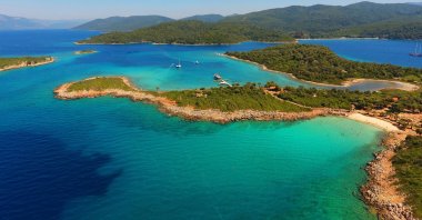 Blue and aqua seawater surrounds Sedir Island – also known as Cleopatra Island– in Gökova, Marmaris, Muğla province, southwestern Turkey. (Shutterstock Photo)