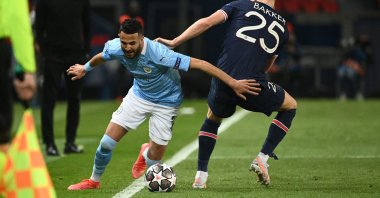 Manchester City's Algerian midfielder Riyad Mahrez (L) fights for the ball with Paris Saint-Germain's Dutch defender Mitchel Bakker during the UEFA Champions League first leg semifinal football match between Paris Saint-Germain (PSG) and Manchester City at the Parc des Princes stadium in Paris, France, April 28, 2021. (AFP Photo)
