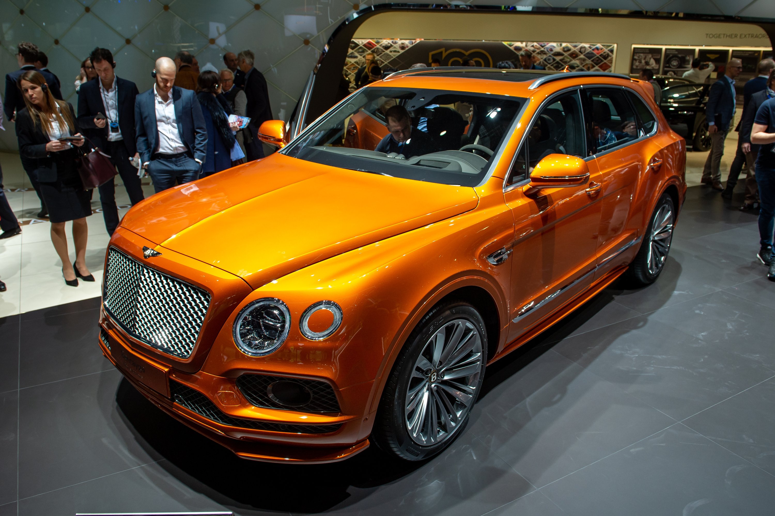 Guests check out the Bentley Bentayga at the second press day of the 89th Geneva International Motor Show, in Geneva, Switzerland, March 6, 2019. (Getty Images)