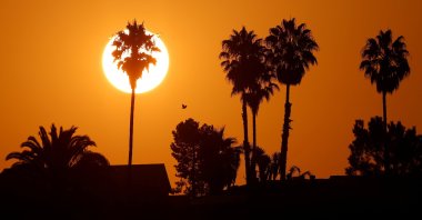 The morning sun rises over a neighborhood as a heatwave continues during the COVID-19 outbreak in Encinitas, California, U.S., Aug. 19, 2020. (Reuters Photo)