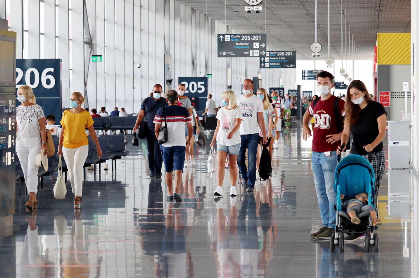 Tourists walk in the Milas-Bodrum Airport, Bodrum, southwestern Turkey, Sept. 28, 2020. (Shutterstock Photo)