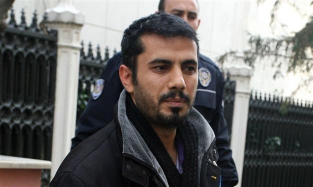Mehmet Baransu outside a courthouse in Istanbul, Turkey, March 3, 2015. (DHA PHOTO)