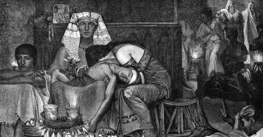 The tablets of the “Konuşan Tabletler” (“Speaking Tablets”) exhibition reveal that plagues were experienced in the Egyptian civilizations as well. (Getty Images)