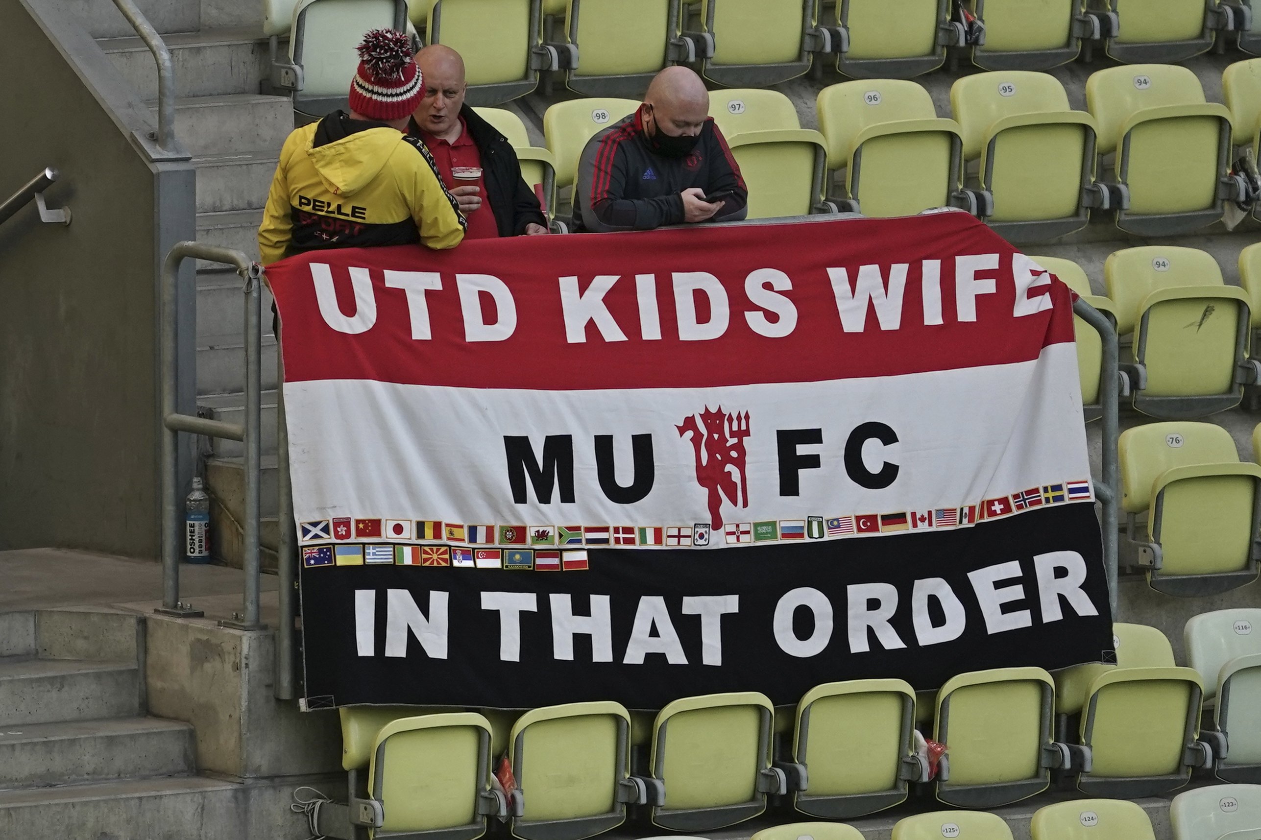 Manchester United supporters wait for the start of the Europa League final soccer match between Manchester United and Villarreal in Gdansk, Poland, May 26, 2021. (AP Photo)