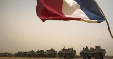 French armored personnel carriers (VAB) leave the city of Gao during the "Gustav operation," Mali, April 6, 2013. (AFP Photo)