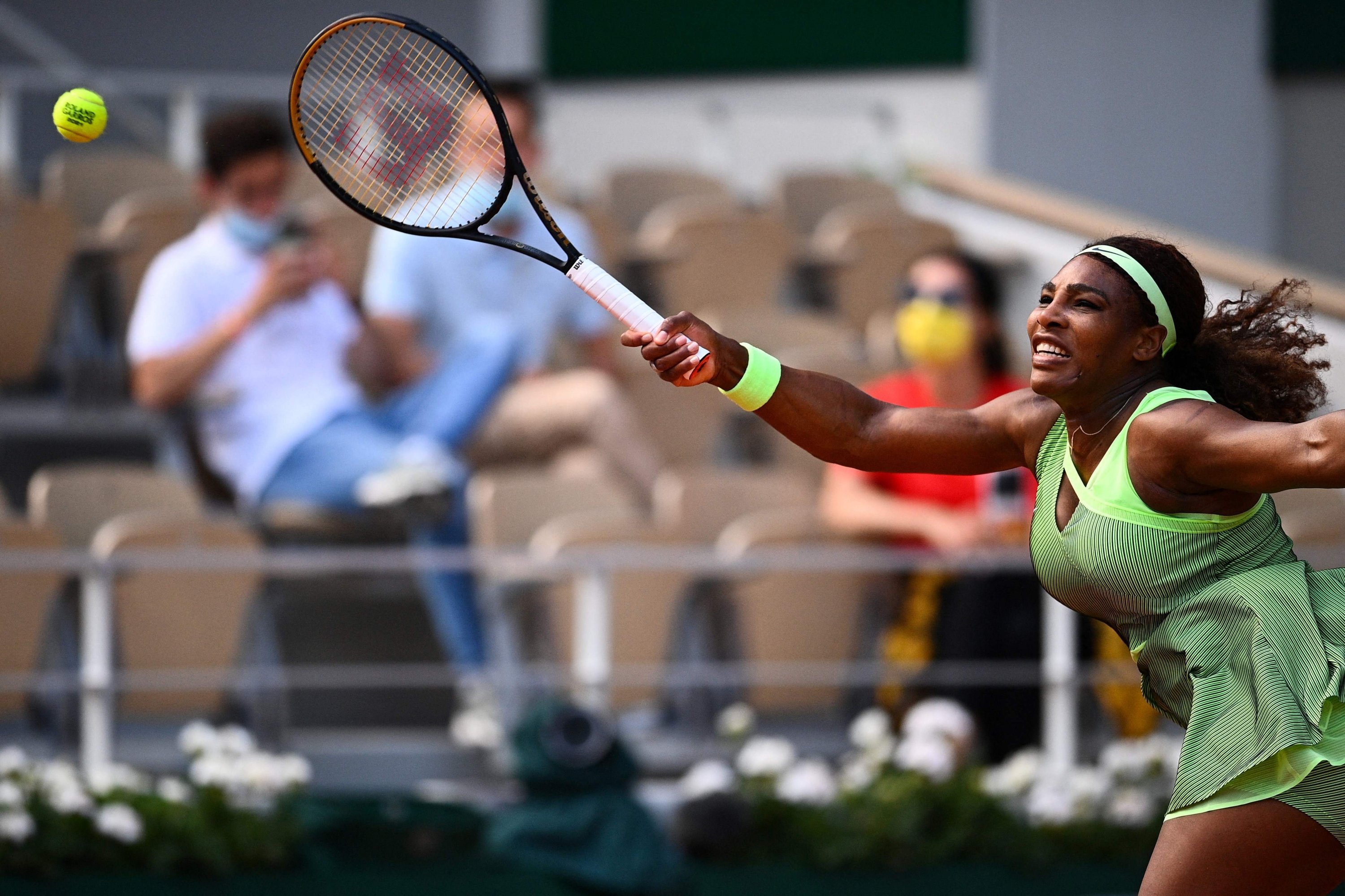Serena Williams of the U.S. returns the ball to Kazakhstan's Elena Rybakina during their women's singles fourth round tennis match on Day 8 of The Roland Garros 2021 French Open tennis tournament in Paris, June 6, 2021. (AFP Photo)