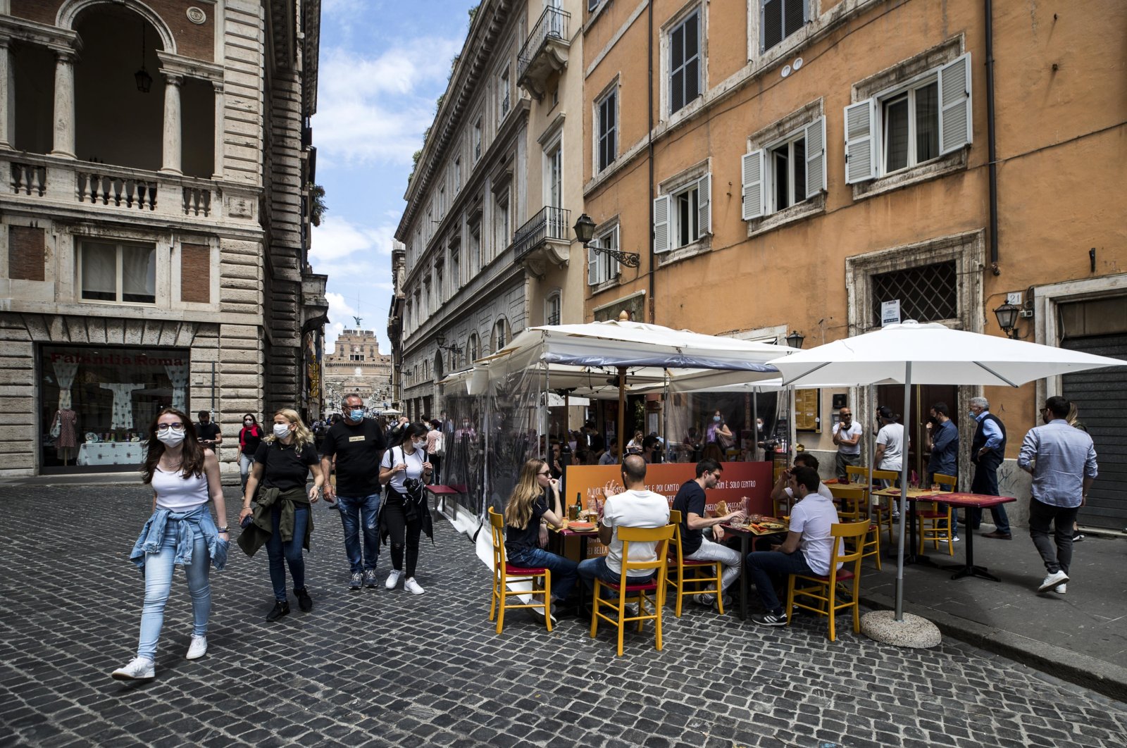 People have lunch outside a restaurant in the center of Rome, Italy, May 30, 2021. (EPA Photo)