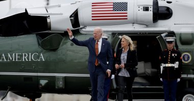 U.S. President Joe Biden (L) and first lady Jill Biden walk from Marine One to board Air Force One for return travel to Washington, D.C. at Dover Air Force Base in Dover, Delaware, U.S., June 4, 2021. (Reuters Photo)