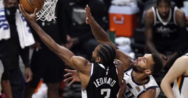 Los Angeles Clippers forward Kawhi Leonard (L) shoots as Utah Jazz center Rudy Gobert defends during the second half of Game 3 of a second-round NBA Playoffs match, Saturday, June 12, 2021, Los Angeles, U.S. (AP Photo)
