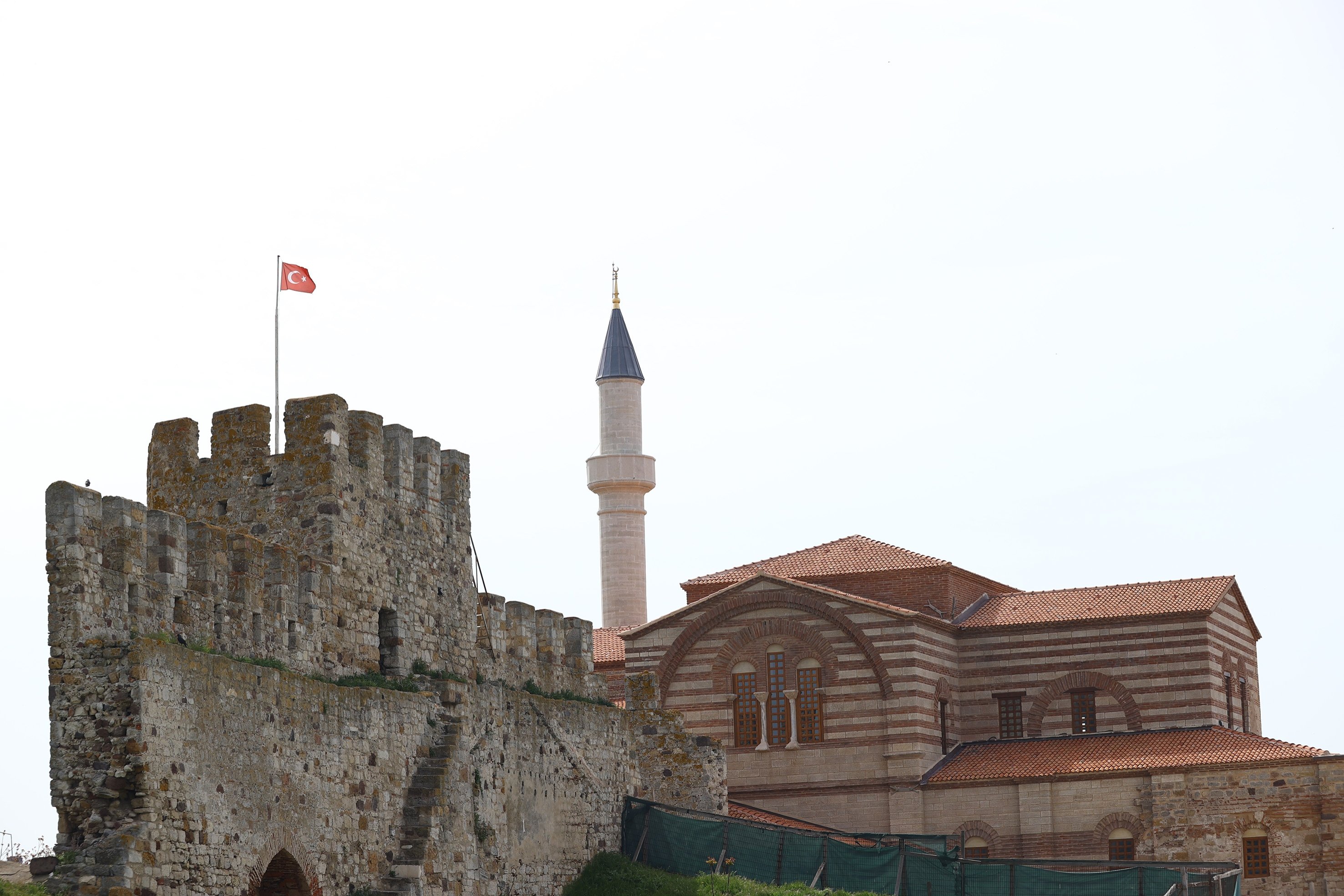 The Enez Castle and Enez Fatih Mosque are seen side by side, Edirne, northwestern Turkey, June 13, 2021. (AA Photo) 