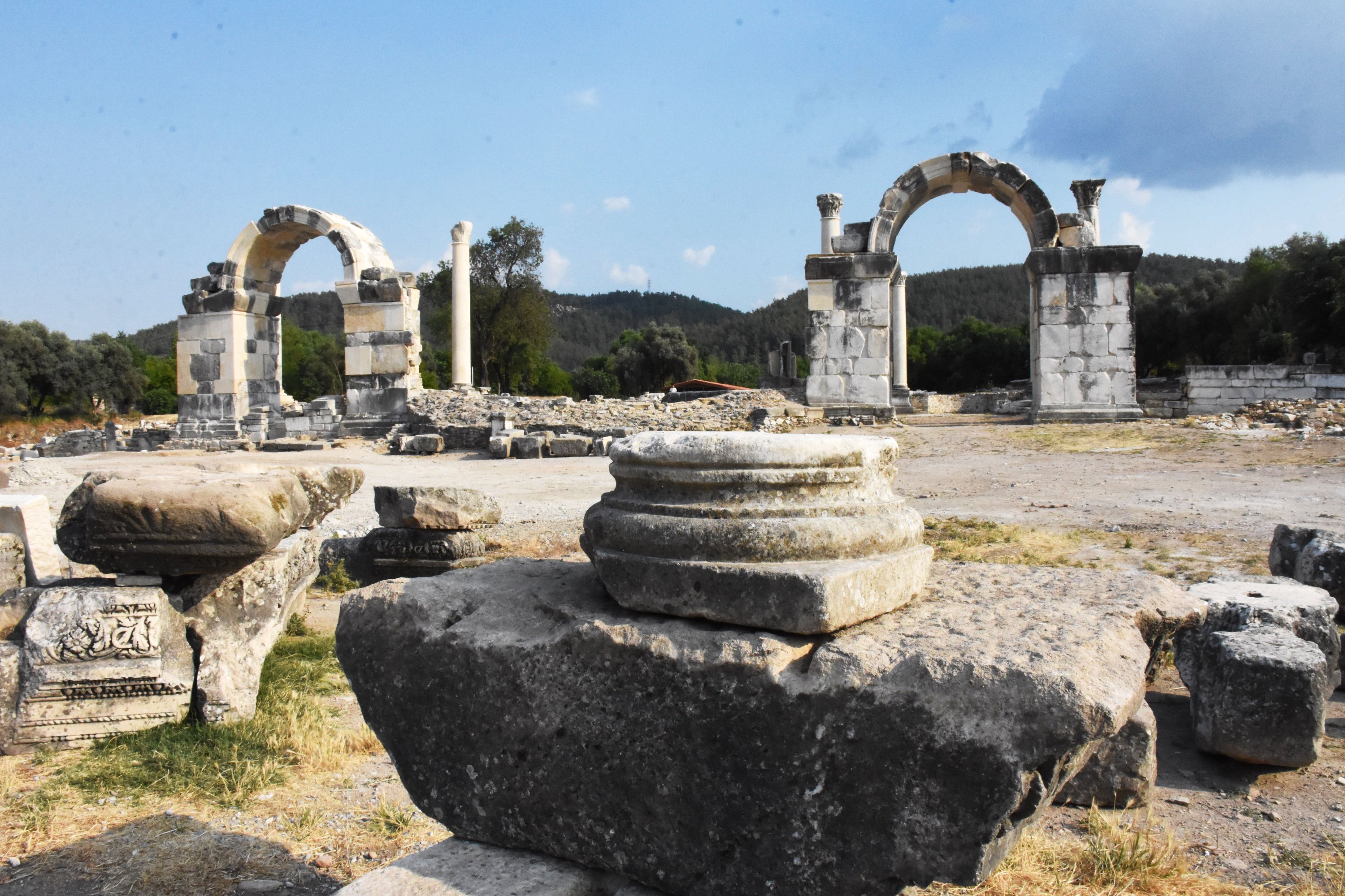 Ancient gates. Стратоникея Мугла. Памятники природы и культуры Турции. Турция культура достопримечательности. Северные городские ворота Турция.