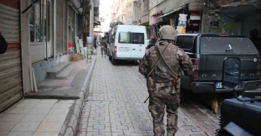 A special operations officer participates in a counterterrorism operation in Diyarbakır, southeastern Turkey, June 14, 2021. (AA Photo)