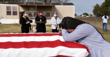 Lila Blanks holds the casket of her husband, Gregory Blanks, 50, who died of the coronavirus, ahead of his funeral in San Felipe, Texas, U.S., Jan. 26, 2021. (Reuters Photo)