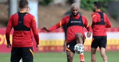 Galatasaray's Dutch midfielder Ryan Babel (C) trains with teammates in Istanbul, Turkey, June 15, 2021. (IHA Photo)