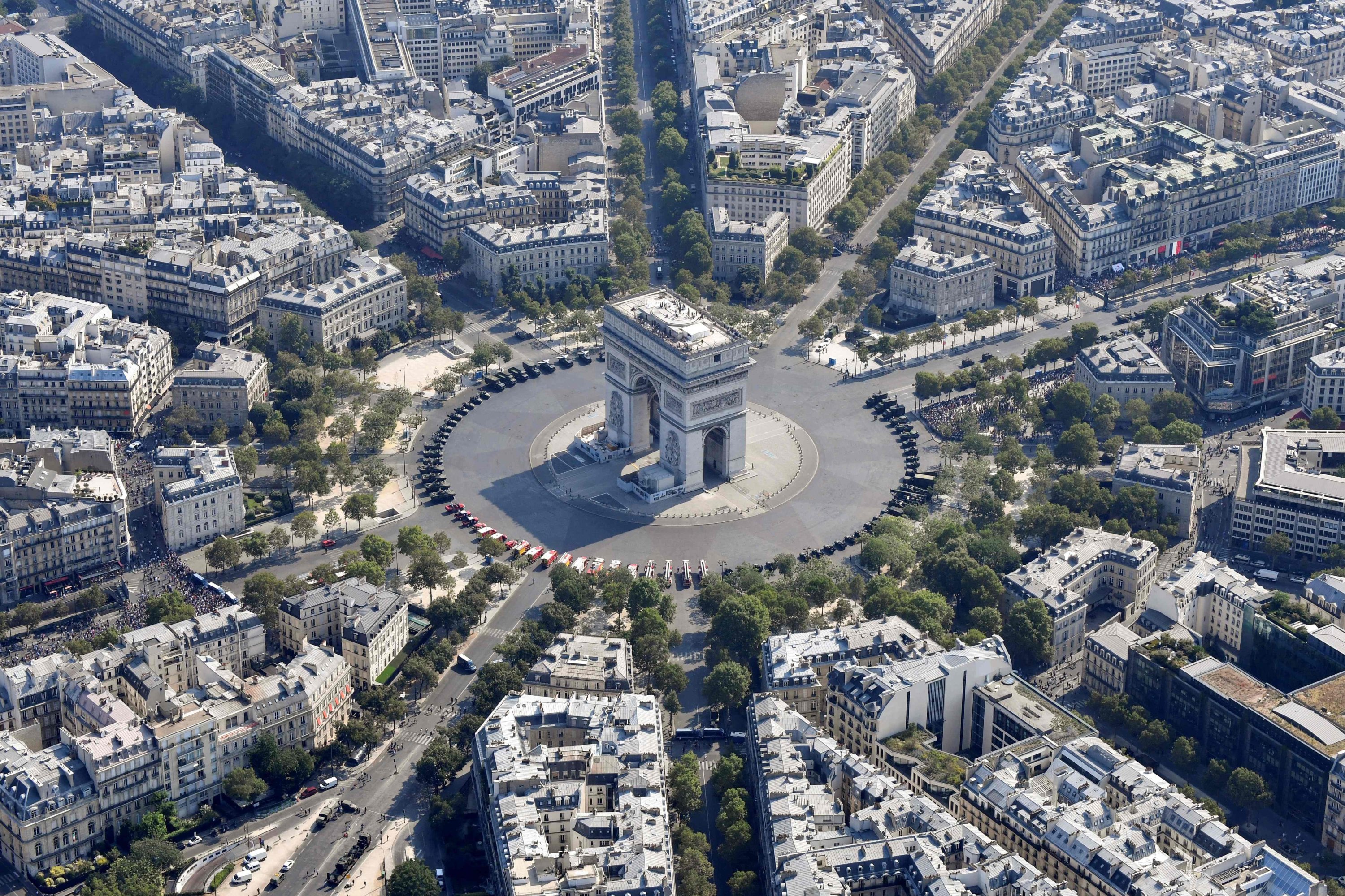 Paris to wrap Arc de Triomphe, as planned by Christo, in July Daily Sabah