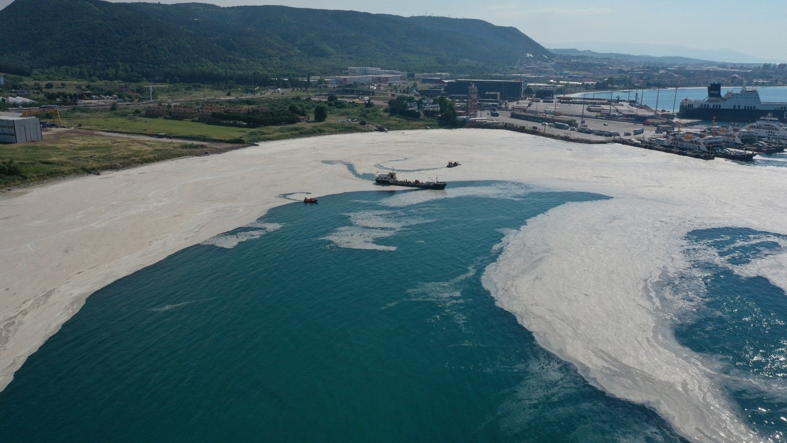 Aerial view of marine mucilage in Yalova, northwestern Turkey, June 12, 2021. Scientists say Çınarcık Basin near Yalova is home to another danger caused by hydrogen sulfide. (DHA PHOTO)