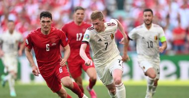 Denmark's defender Andreas Christensen (L) and Belgium's midfielder Kevin De Bruyne vie for the ball during the UEFA EURO 2020 Group B football match between Denmark and Belgium at the Parken Stadium in Copenhagen on June 17, 2021. (AFP Photo)