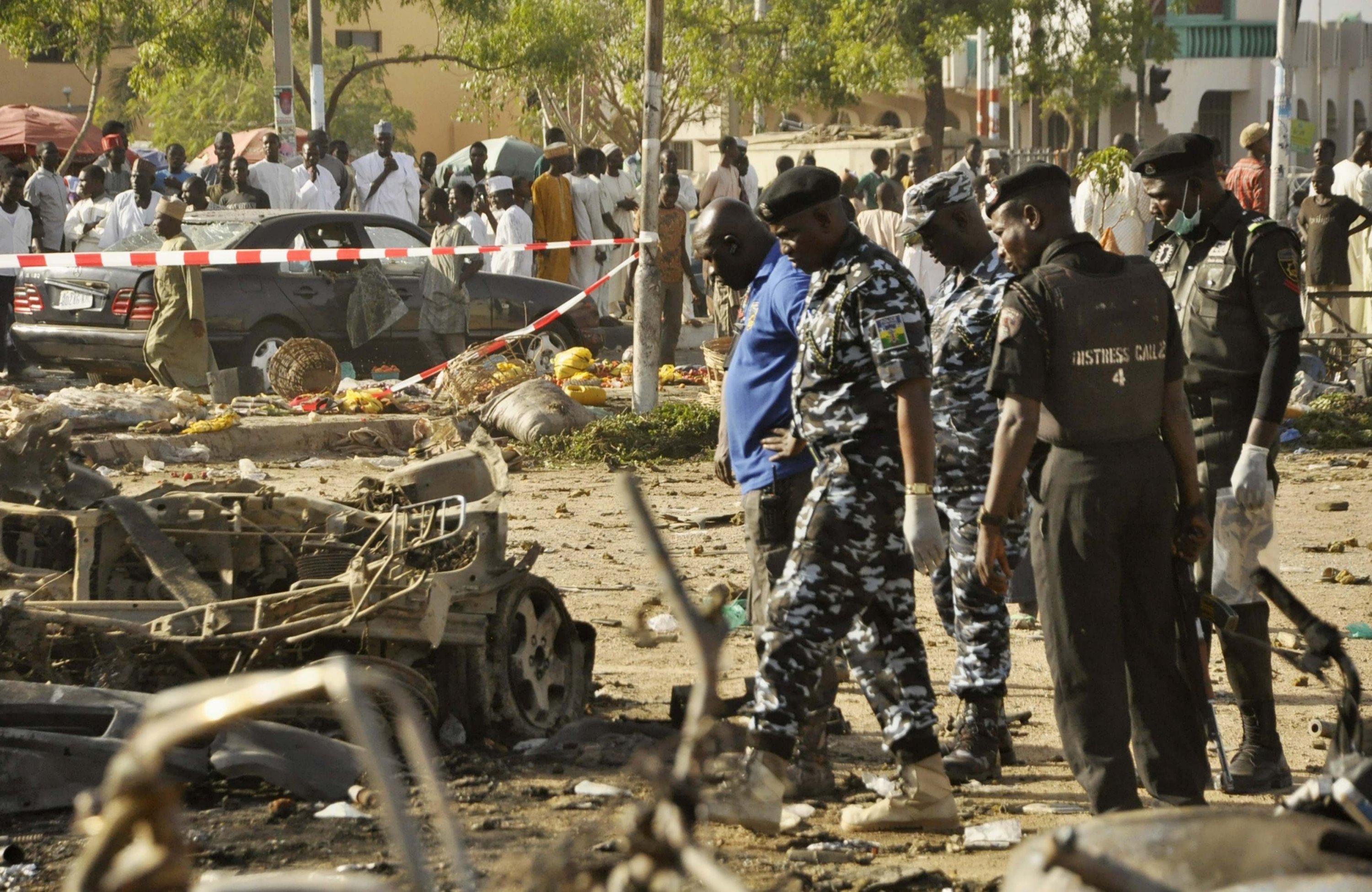 Bomb detection security personnel inspect the wreckage of a car believed to be used in the Kano Central Mosque bombing, Kano, Nigeria, Nov. 28, 2014. (Reuters File Photo)