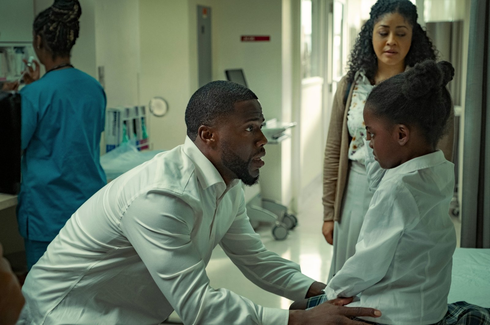 Kevin Hart (L) and Melody Hurd (R) at a hospital in a scene from the movie "Fatherhood." (Netflix via AP)