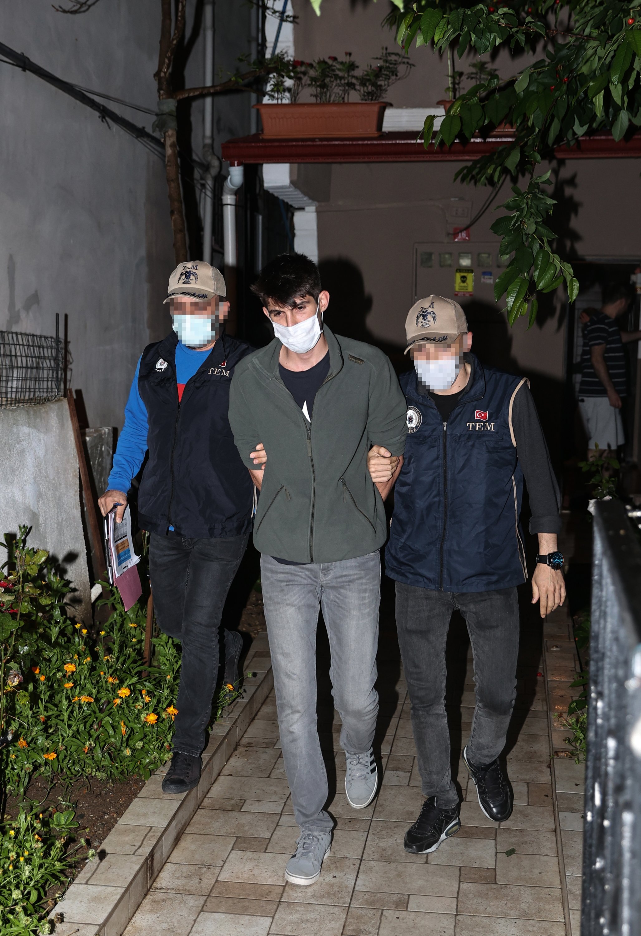 An operation was launched in 17 provinces to apprehend 52 suspects for whom detention warrants were issued for alleged involvement in the Turkish Armed Forces (TSK) structuring of the Gülenist Terror Group (FETÖ). As part of the ongoing operation, it was reported that many suspects were caught and searches continue. (AA Photo)