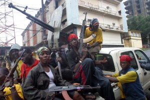 Guerilla fighters loyal to President Charles Taylor prepare themselves in Monrovia, Liberia, July 30, 2003. (Reuters)