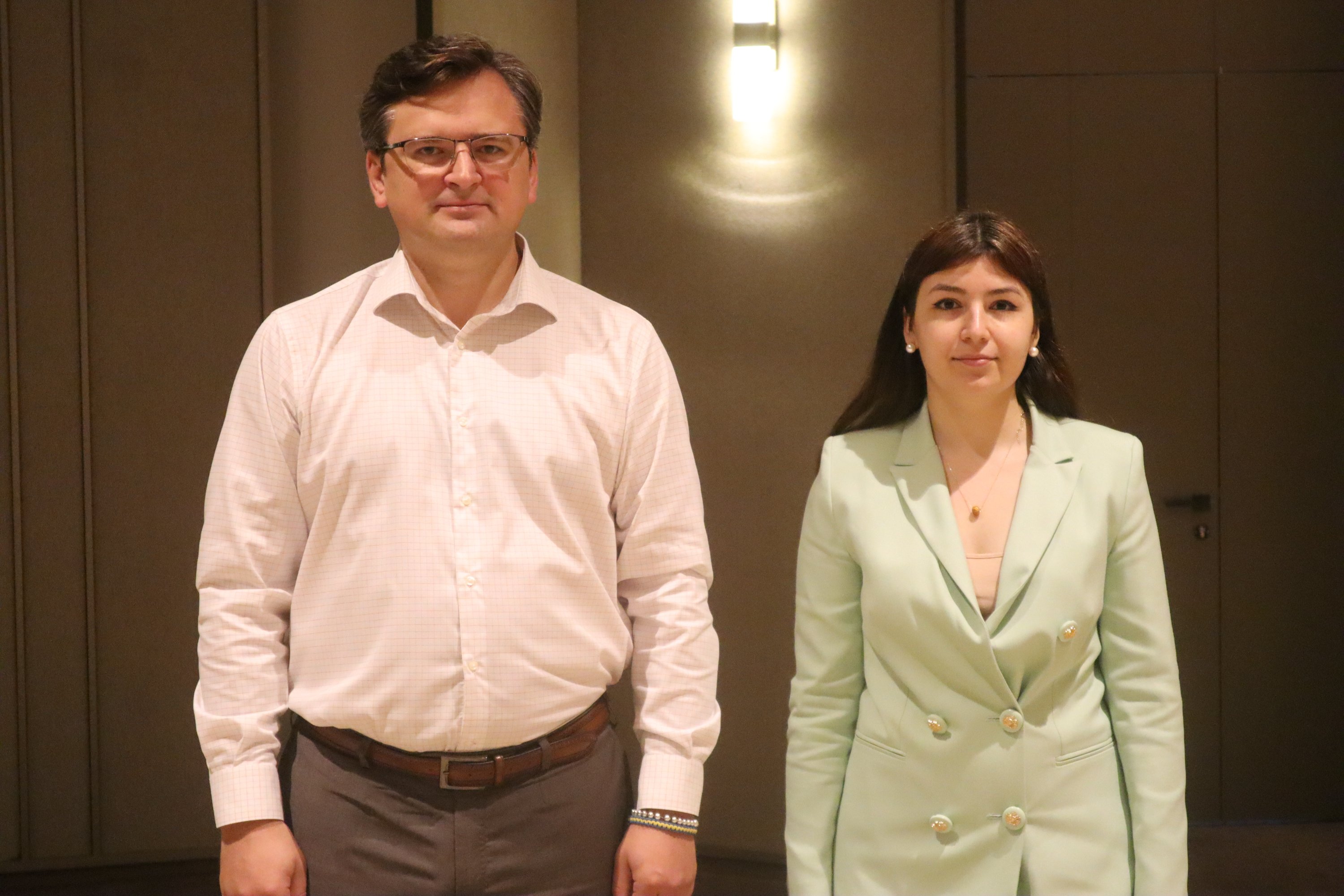 Ukrainian Foreign Minister Dmytro Kuleba (L) with Daily Sabah's Dilara Aslan in southern Antalya province, Turkey, June 20, 2021. (Daily Sabah Photo)