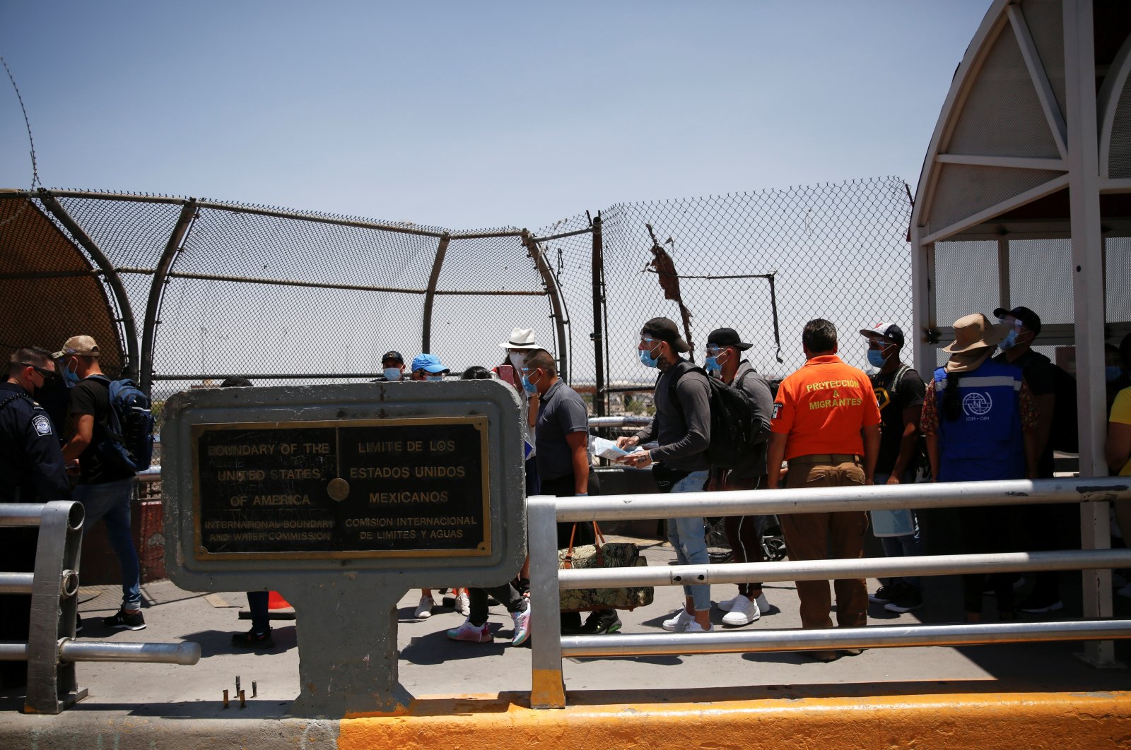 Asylum-seekers, under the Migrant Protection Protocols (MPP) program, walk across the Paso del Norte international border bridge from the Mexican side to continue their asylum request in the United States, in Ciudad Juarez, Mexico, June 18, 2021. (Reuters Photo)